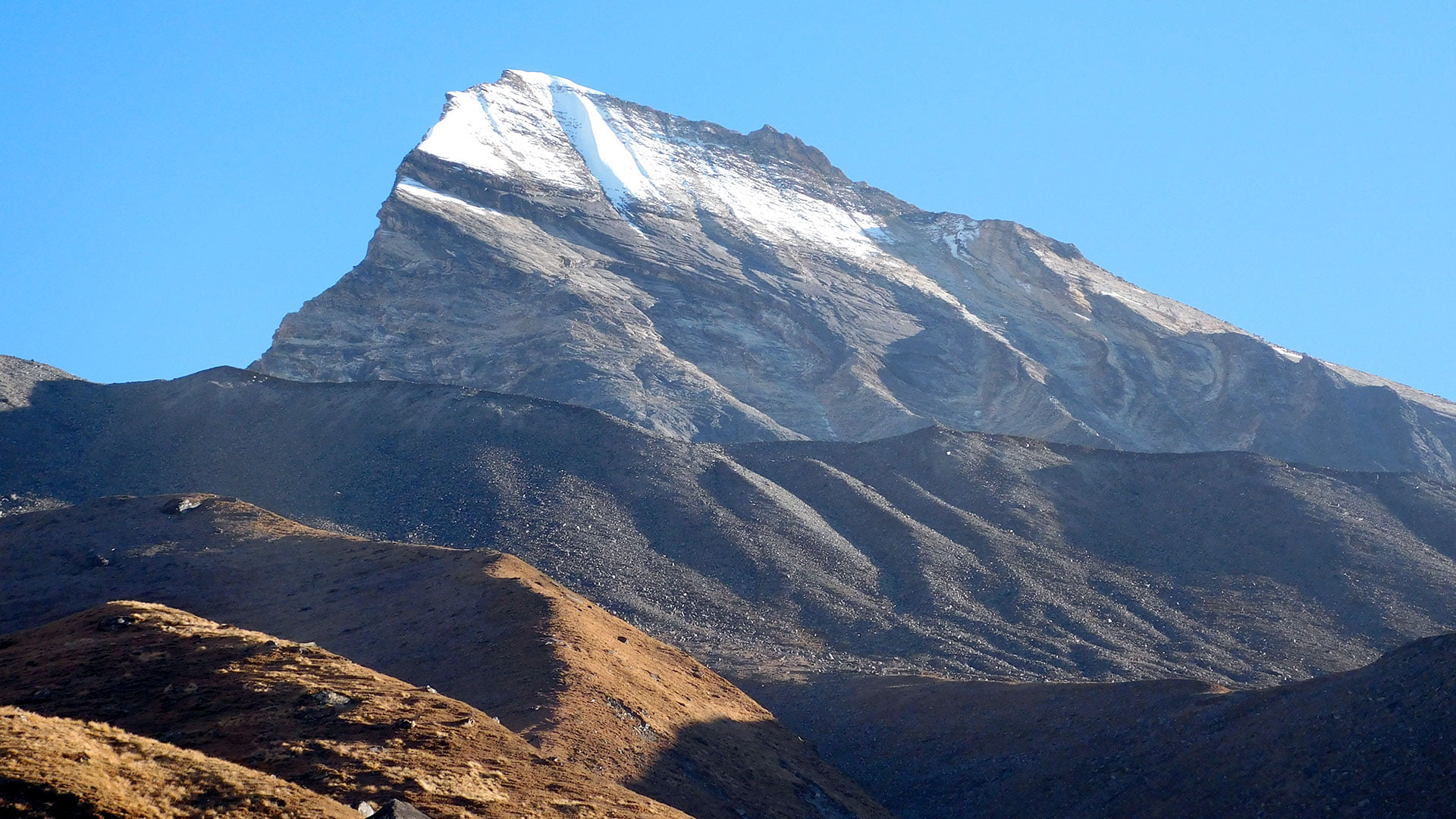 Tharpu Chuli Peak